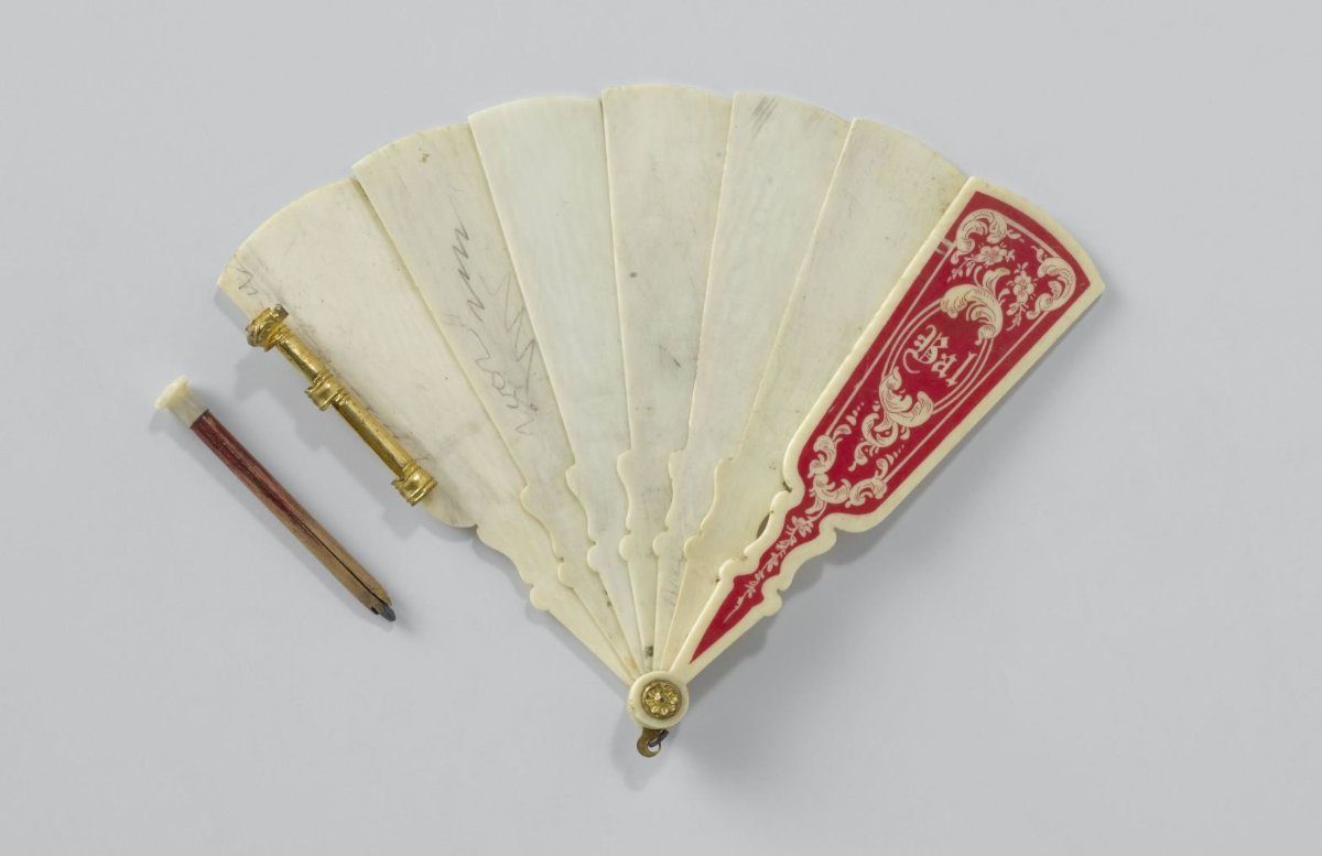 Carnet de bal of ivory in the form of a brisé fan, with small pencil