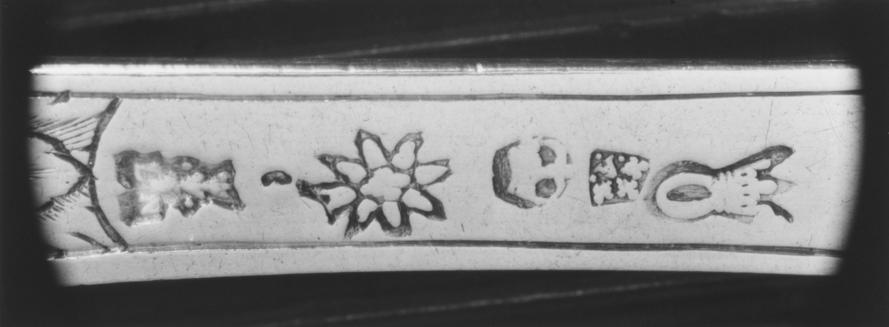 Photograph of museum specimen 48.187.215; not an authentication of other objects.