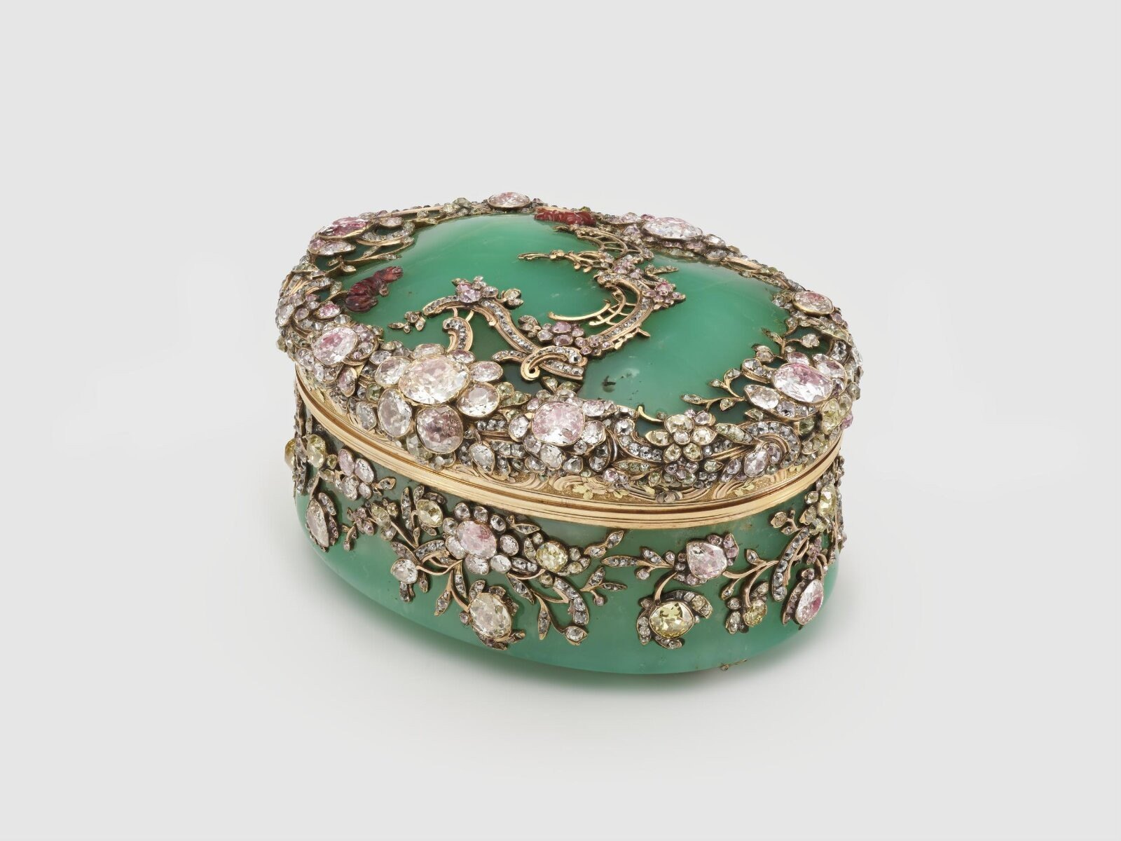 Snuffbox, chrysoprase, Berlin, 1765 — museum object LOAN:GILBERT.412-2008