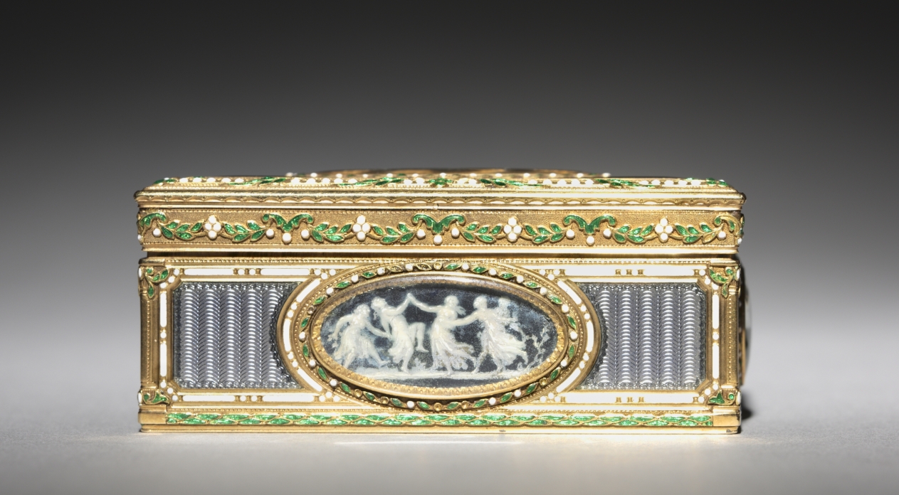 Additional museum view 2 of Snuff Box (Tabatière) (accession 1958.124).