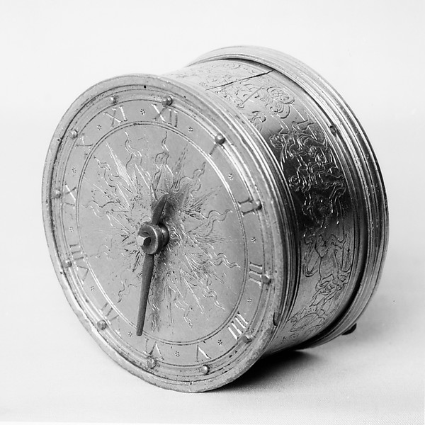 Additional museum view 3 of Table clock (accession 17.190.1513).