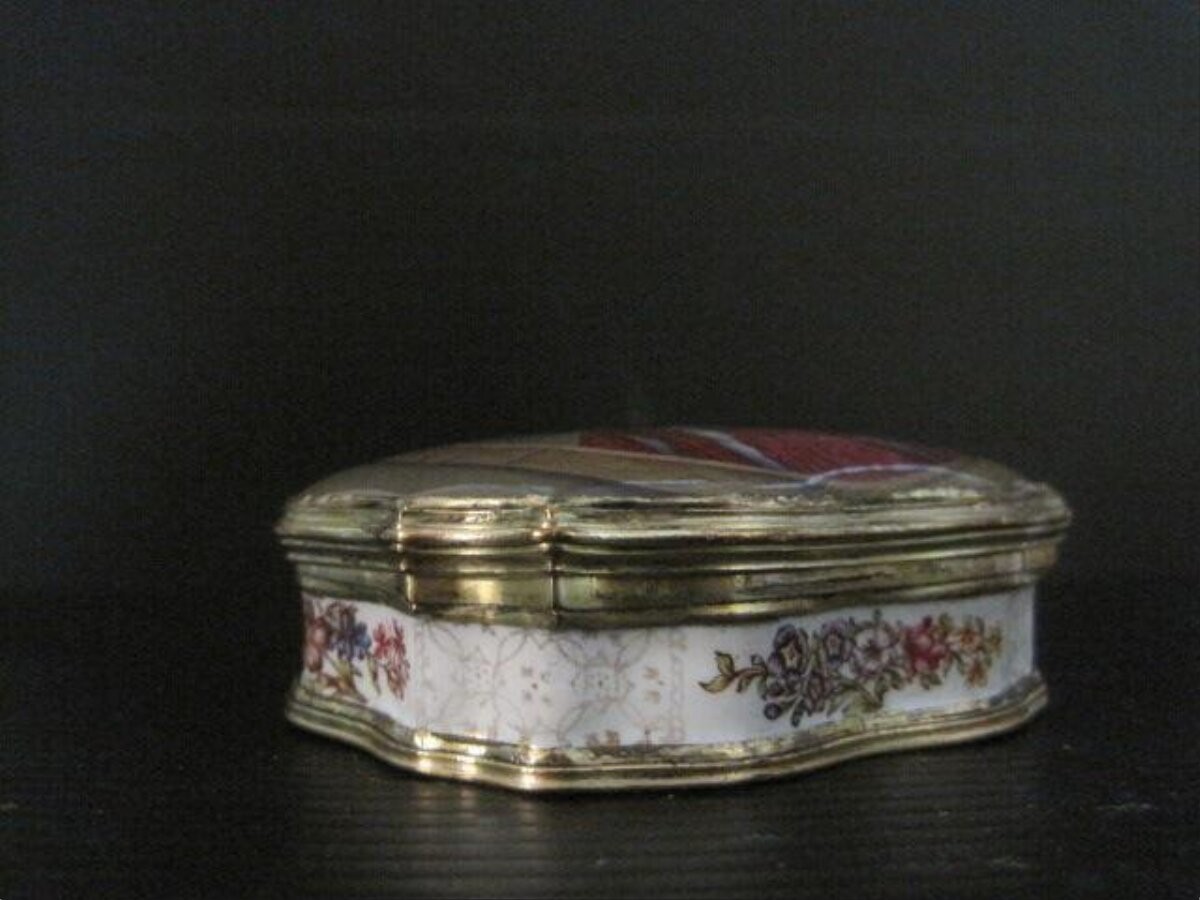 Snuff box, enamel on copper, transfer-printed and painted with Mary, Queen of Scots, in polychrome enamels, on a gilt metal mount, England, 18th century