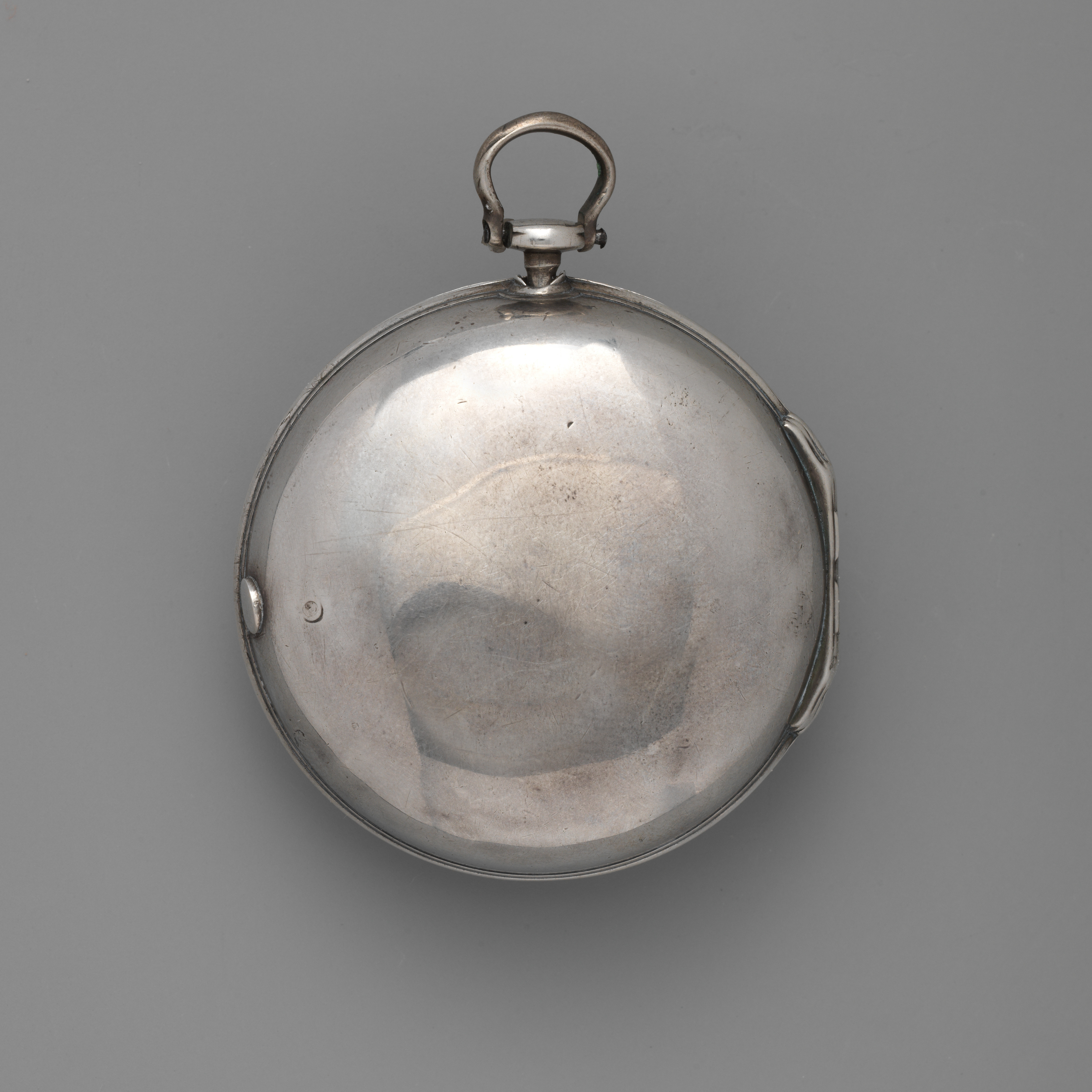 Photograph of museum specimen 1988.321a–c; not an authentication of other objects.