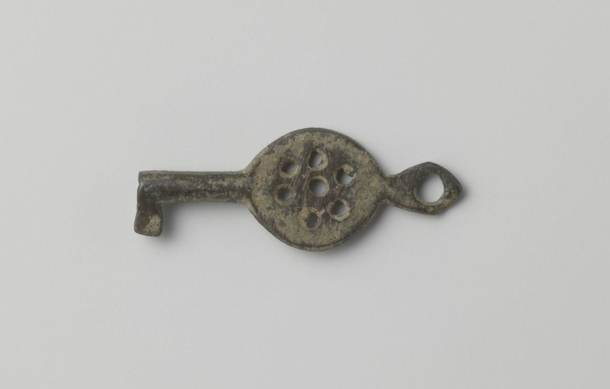 Key of bronze