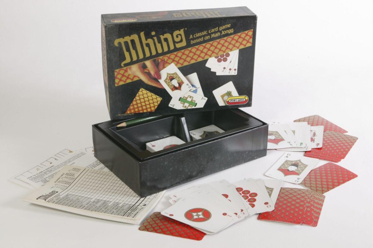 Card game — Mhing, England, 1991