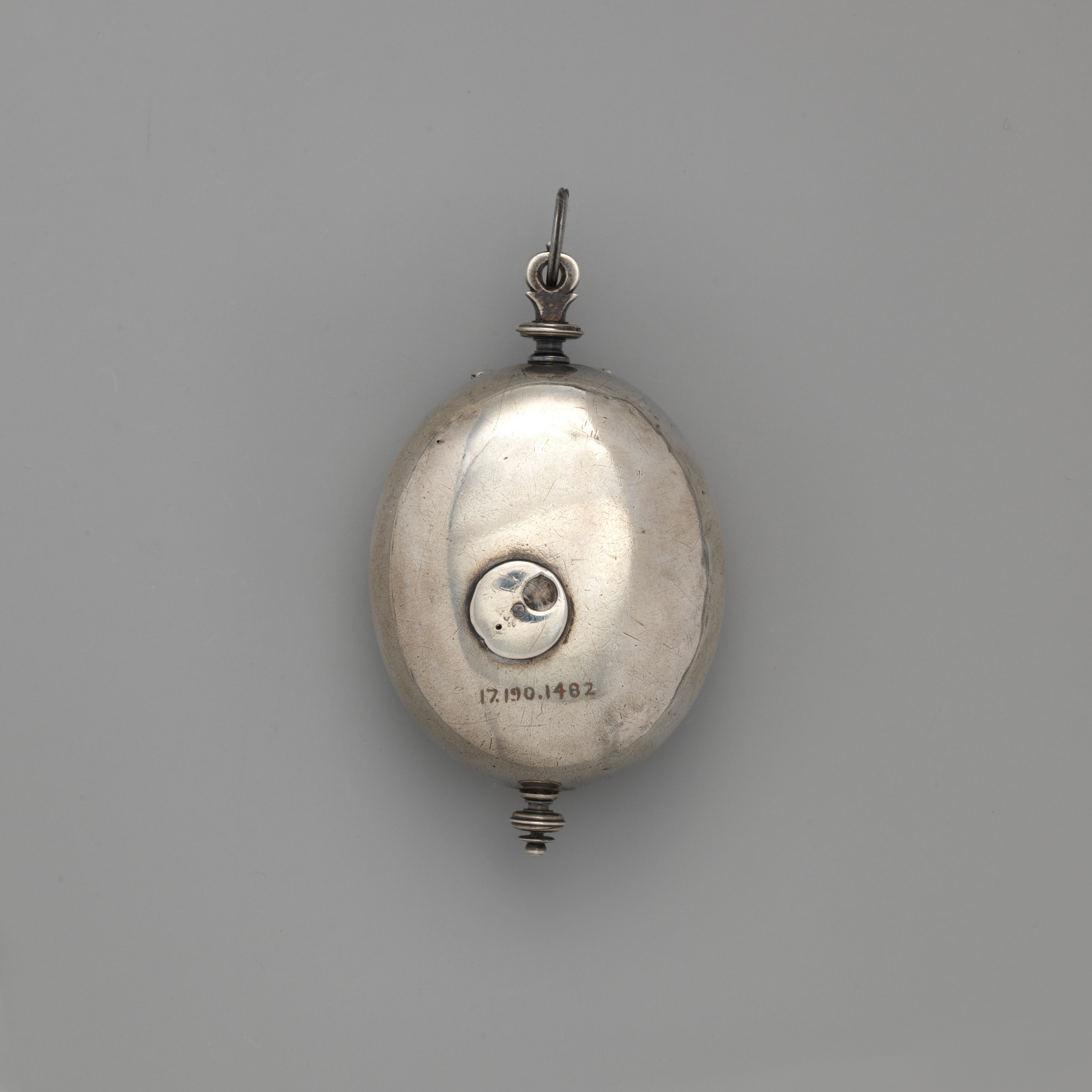Photograph of museum specimen 17.190.1482; not an authentication of other objects.