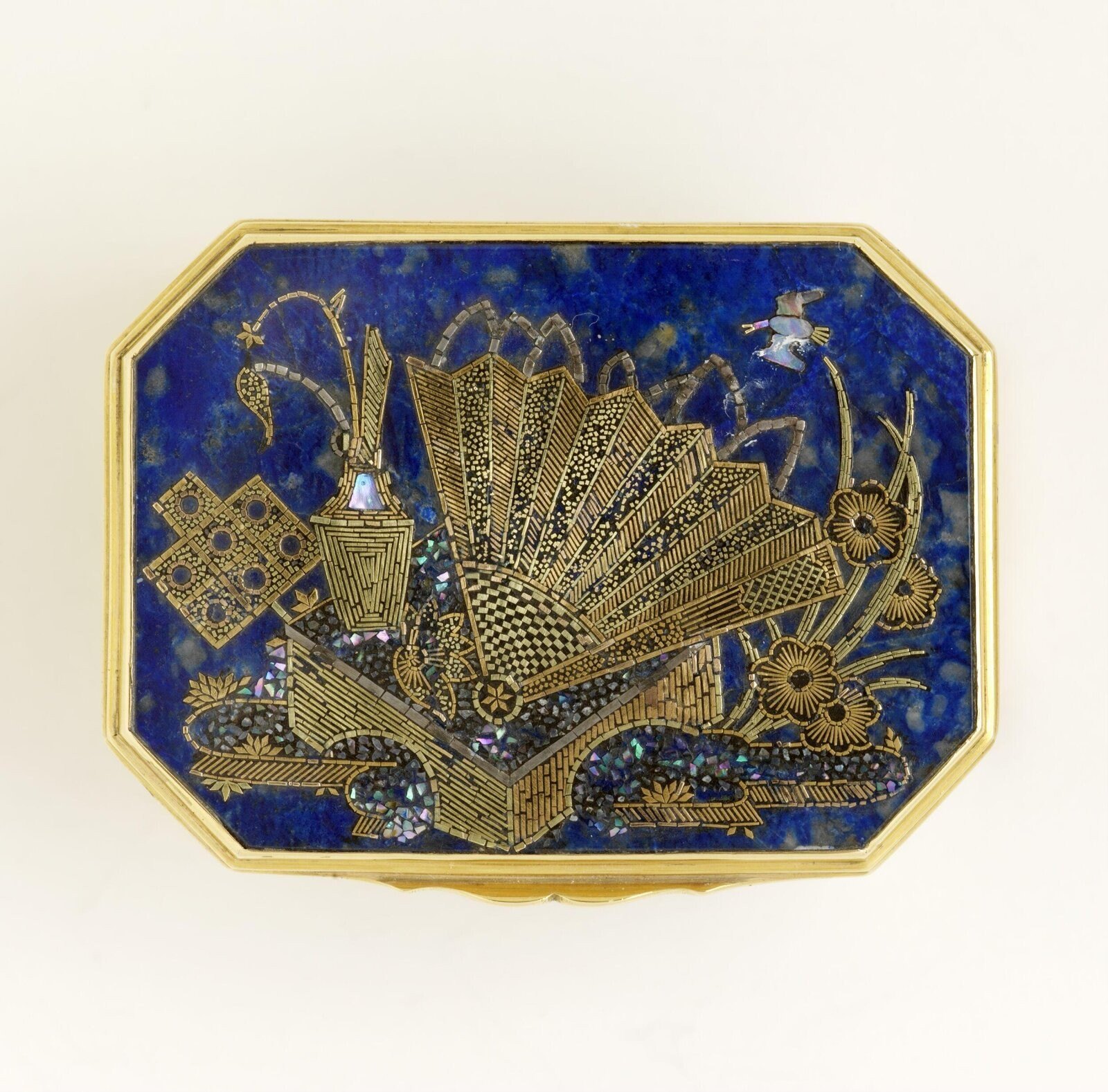 Snuffbox, gold-mounted lapis lazuli, Dresden, ca.1760 — museum object LOAN:GILBERT.404-2008