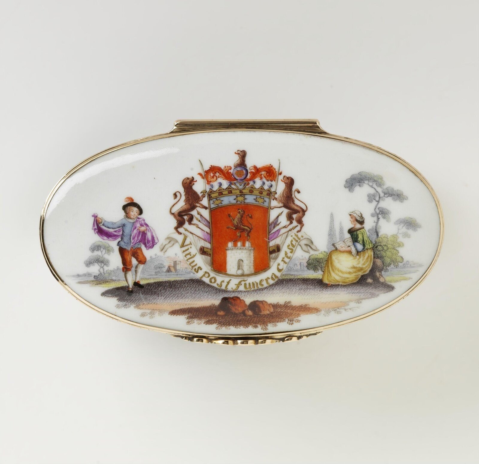Snuffbox, gold-mounted porcelain, Meissen, Germany, ca. 1750 — museum object LOAN:GILBERT.505-2008