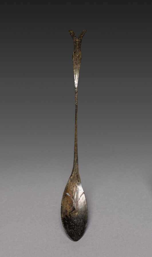 Additional museum view 2 of Spoon with Fish-Tail Design (accession 1924.134).