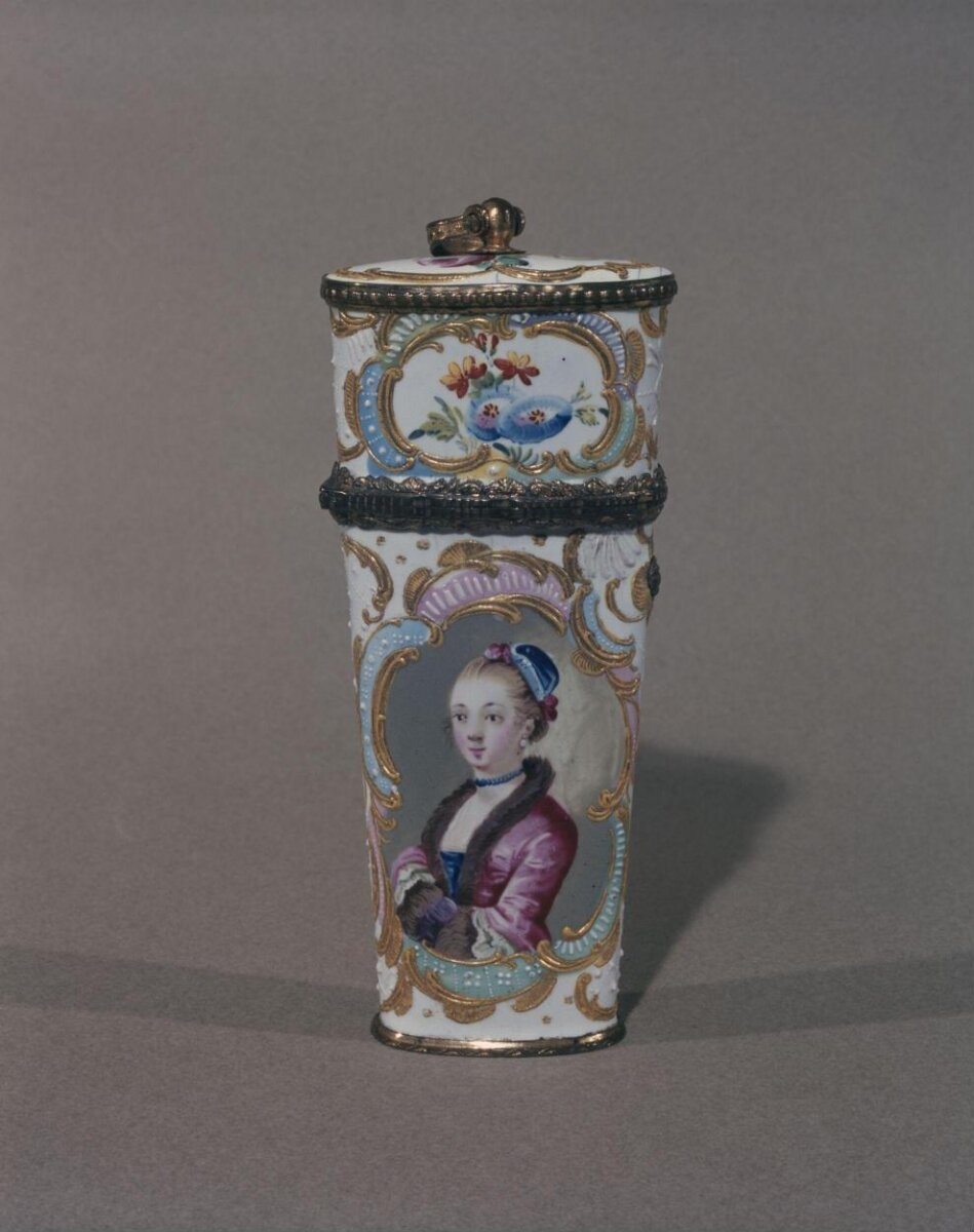 Etui and lid, England, 18th century