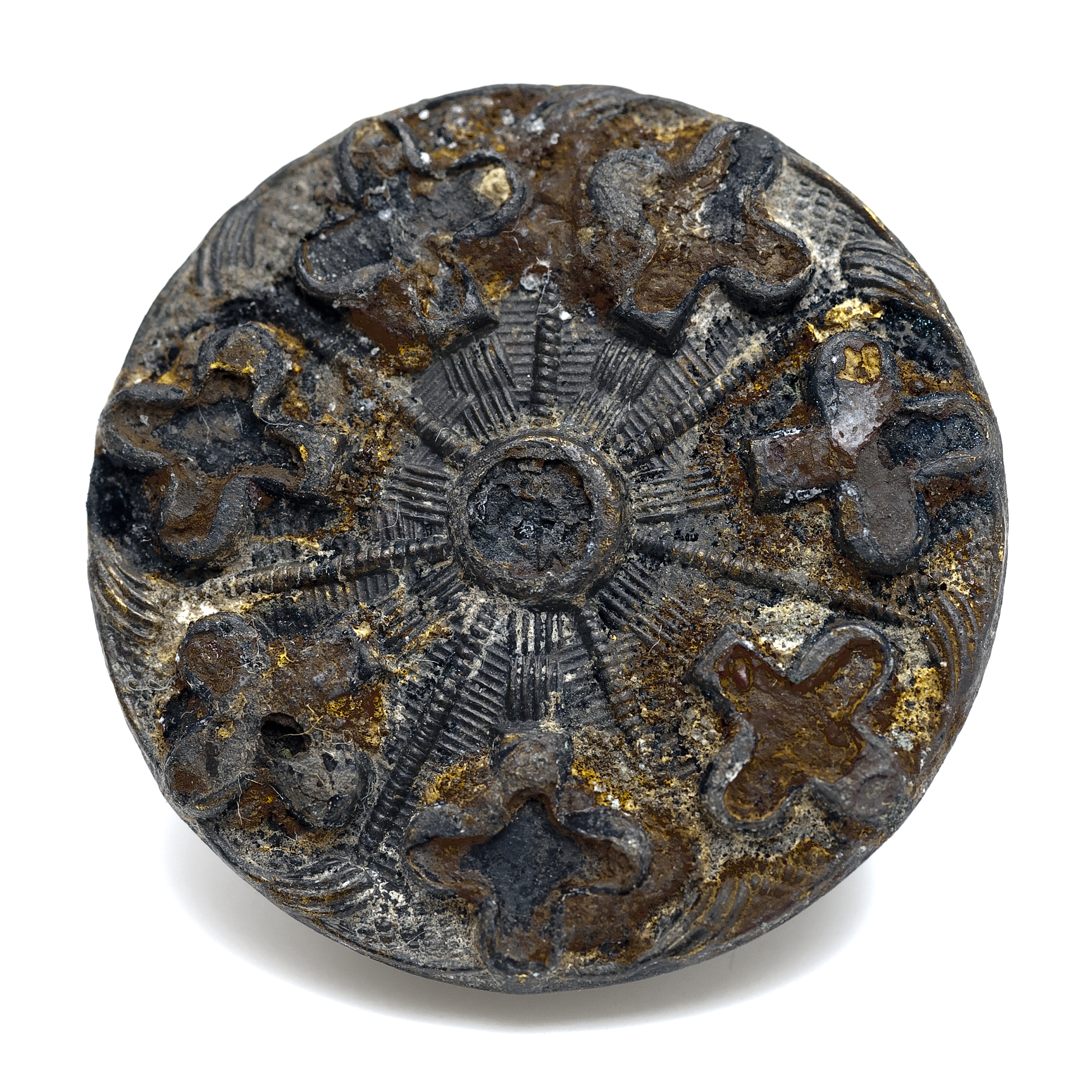 Flat button with radial pattern, enameled (?), 1600
