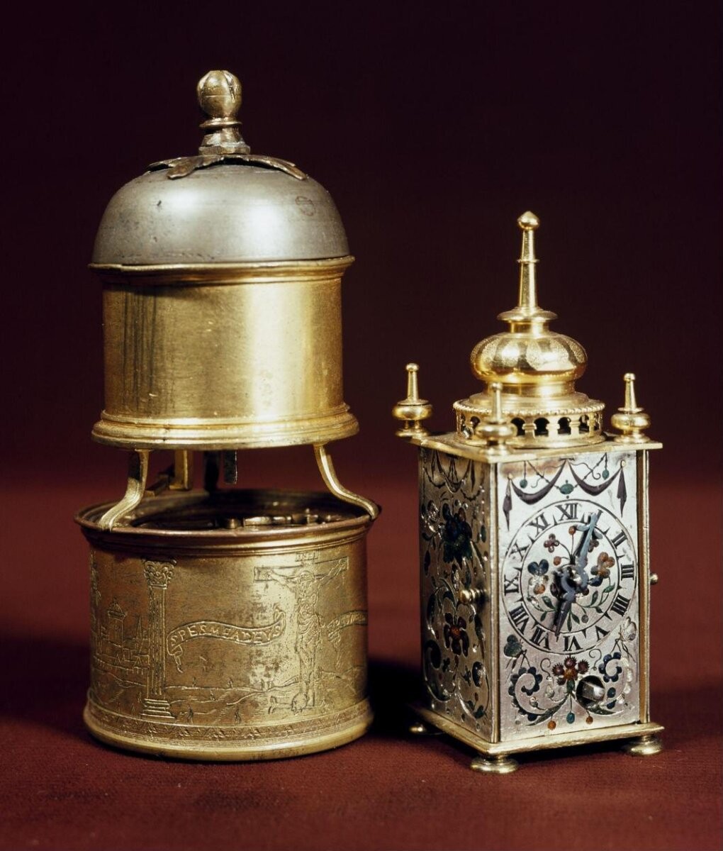 Minature table clock in gilt-metal with Altenstetter enamels, probably made in Augsburg, 1680-1699