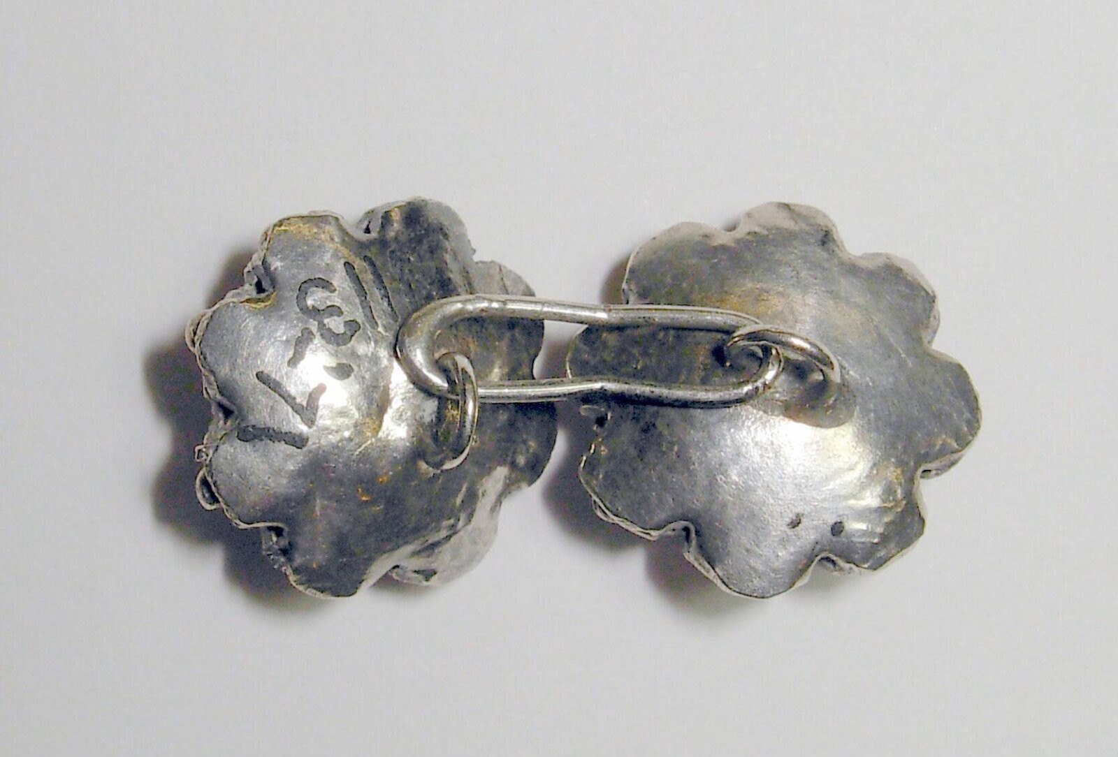 Button, pair, silver filigree, Cordoba, Spain, 1865-1870 — museum object 1113-1871