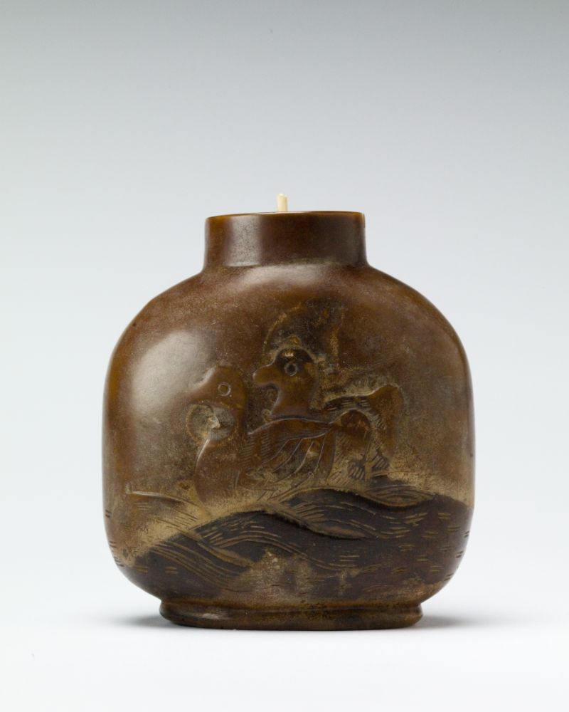 Snuff bottle carved with ducks and birds, Xingyouheng Tang (Hall of Constancy), studio of