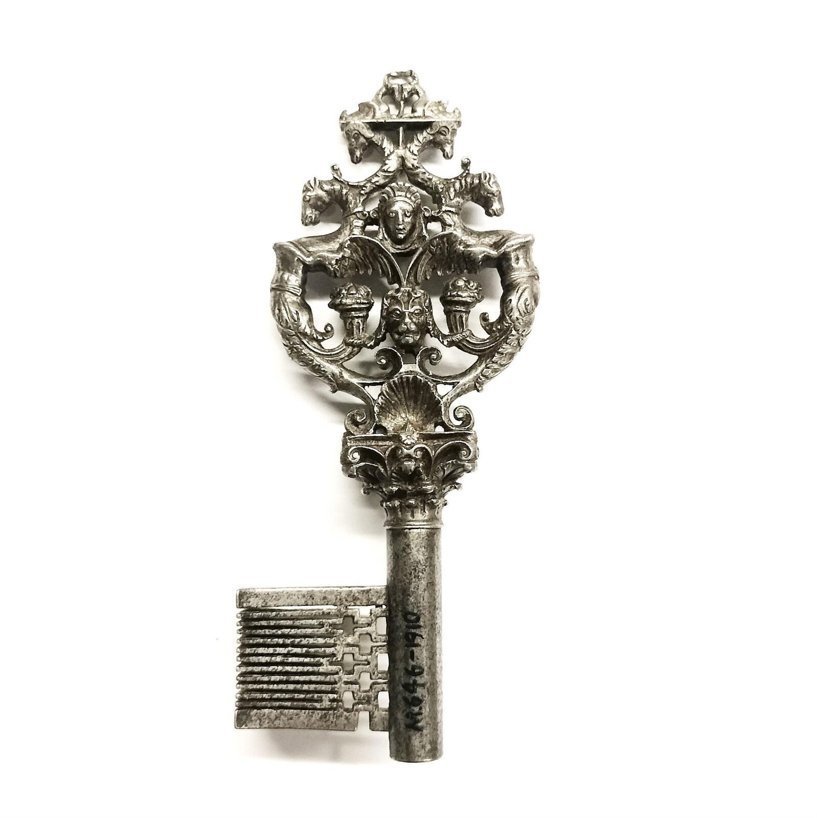 Key, steel, France, 1575-1600 — museum object M.646-1910