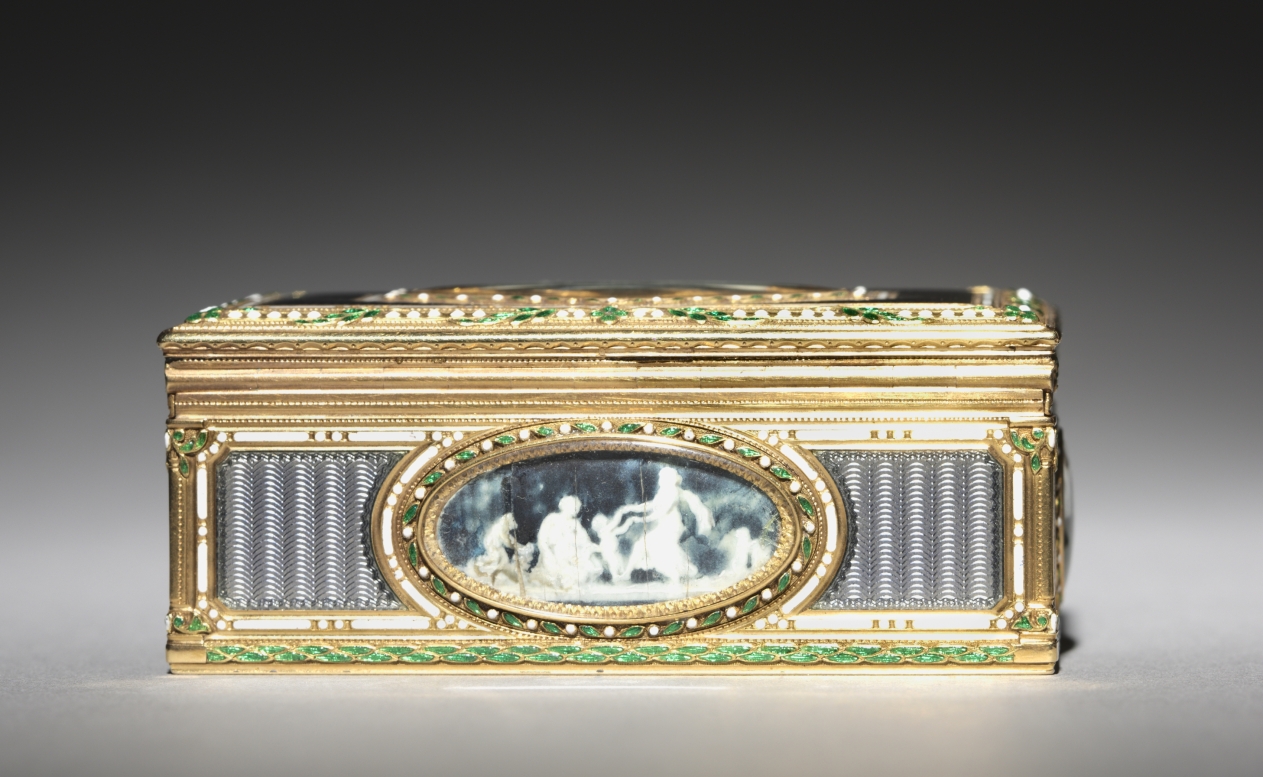 Additional museum view 3 of Snuff Box (Tabatière) (accession 1958.124).