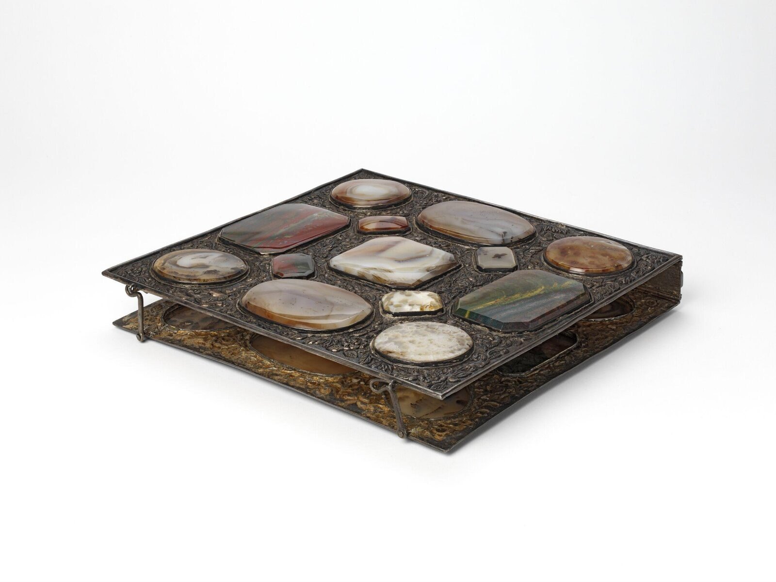Book cover, hinged silver with agate and jasper, India, c.1880 — museum object 1543-1882