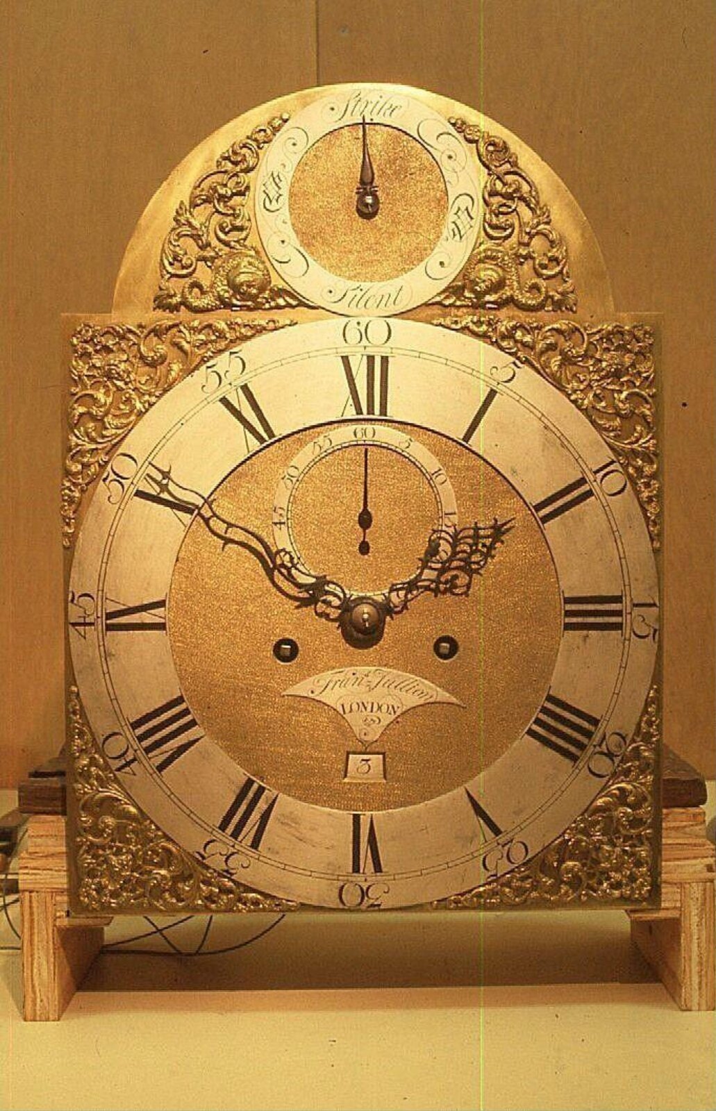 Longcase clock, Frans Jullion, London, 1775-1785 — museum object W.21:1to:5-1946