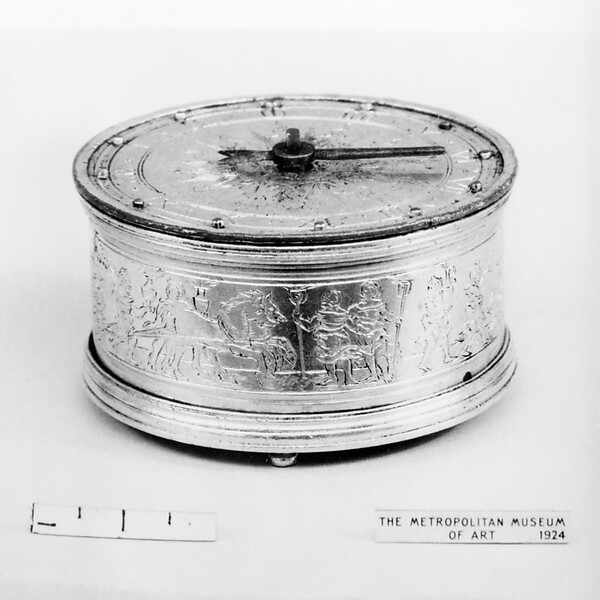 Additional museum view 4 of Table clock (accession 17.190.1513).