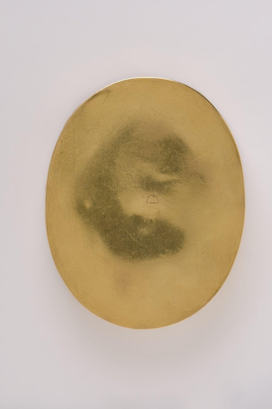 Tobacco box, gold with cameo of Charles I, London, 1670-1685 — museum object LOAN:GILBERT.545:1,2-2008