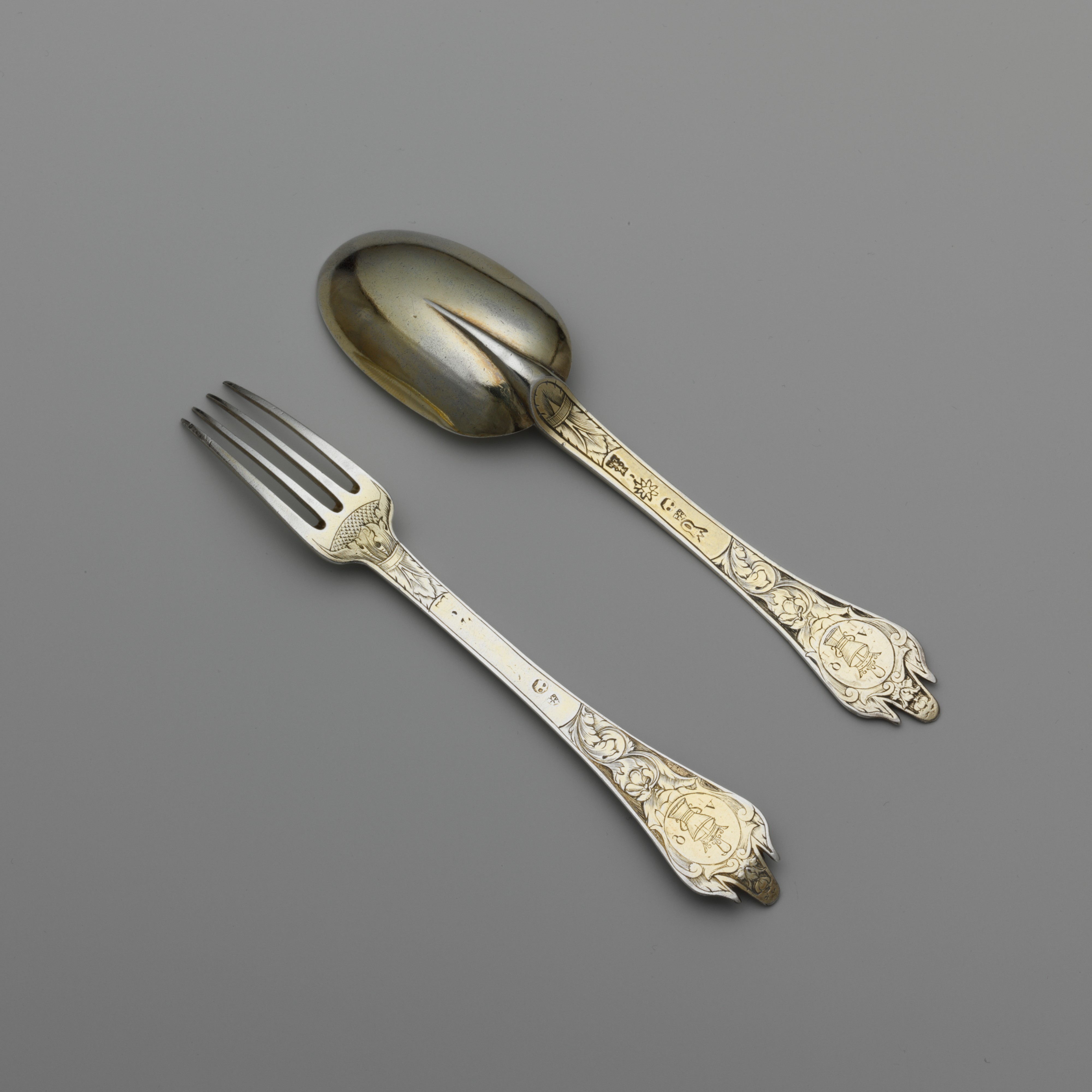 Photograph of museum specimen 48.187.215; not an authentication of other objects.