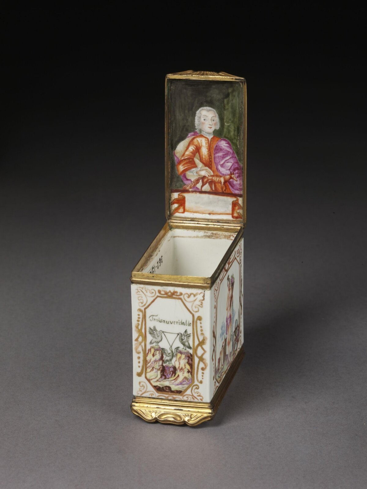 Snuff box, hard-paste porcelain and gilt copper mounts, Meissen and Augsburg, 1725-1745 — museum object 362-1902