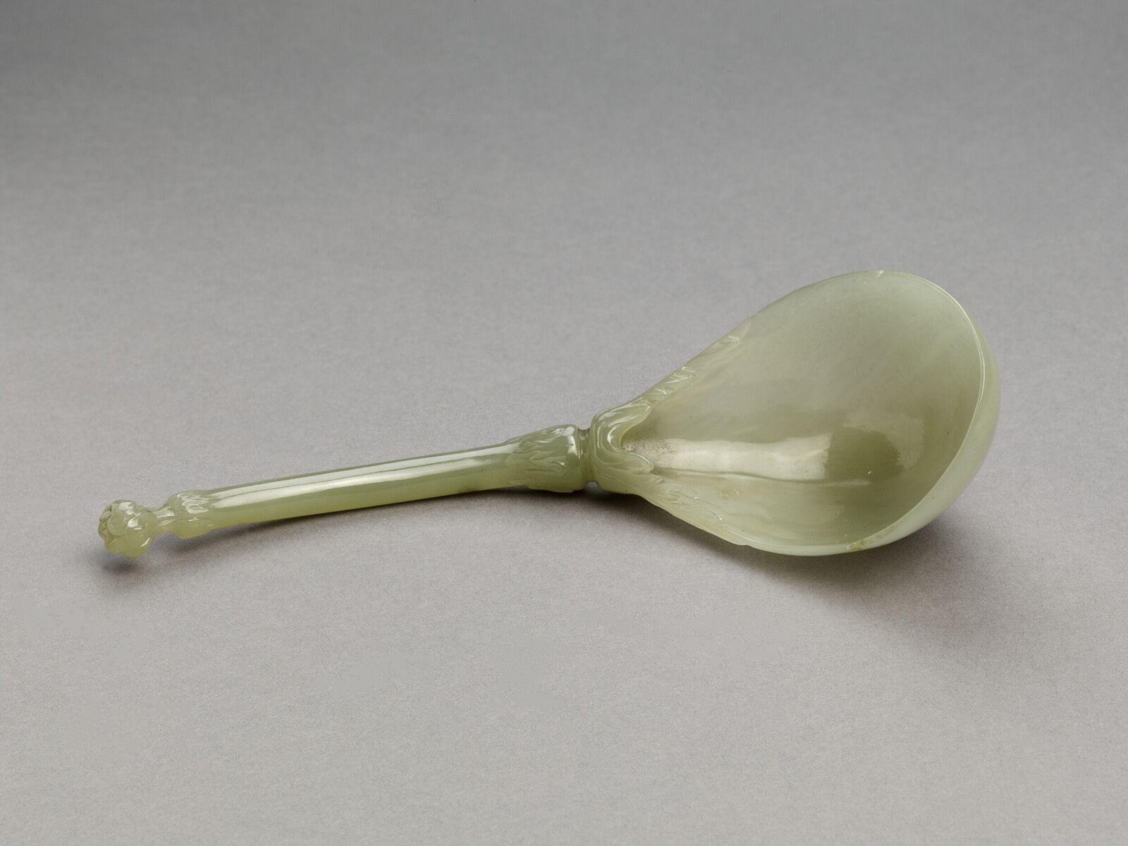 Spoon, nephrite jade, Mughal, 1650-1700 — museum object 1681-1882