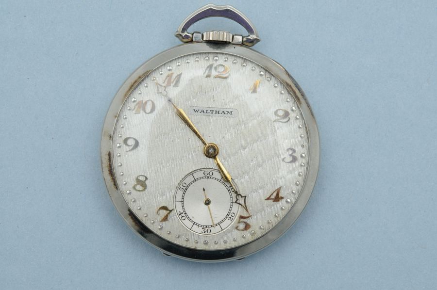 Accession: 2014.018.001 Watch Pocket Gift Metal A recent new donation to Naval History and Heritage Command was a waltham pocket watch, given as a gift to the Commanding Officer of the USS Dallas DD-199 in 1933. The Dallas was commissioned in 1920 and decommissioned in 1945 and e
