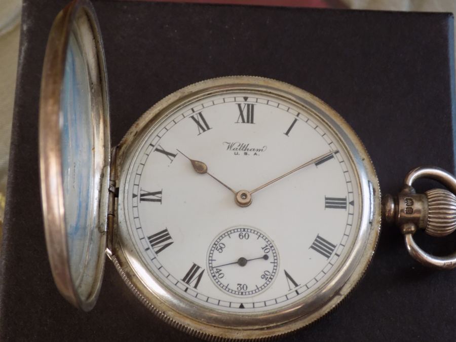 Reloj de bolsillo de plata Waltham de hacia 1900. Fabricado en los EEUU.