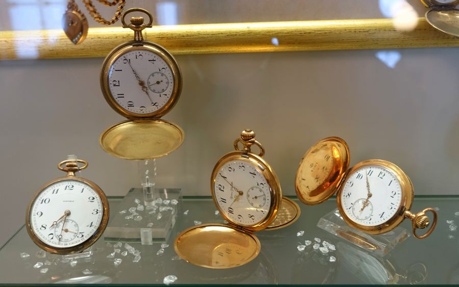 Exhibit in the Karl Gebhardt Horological Collection (Uhrenmuseum Karl Gebhardt), Gewerbemuseum - Nuremberg, Germany. As a utilitarian object, this exhibit is NOT subject to copyright laws. Instead it is subject to Industrial Design Rights; see Industrial Design Right for more inf